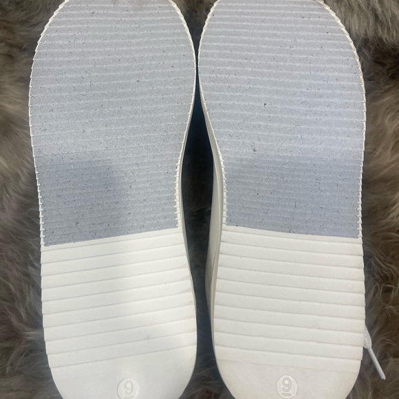 Disney Women's White Mickey Mouse Sneakers - Picture 4 of 6